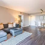 Sunny 2Bdr In Sm Pool & Gym - 5 Min To The Beach!